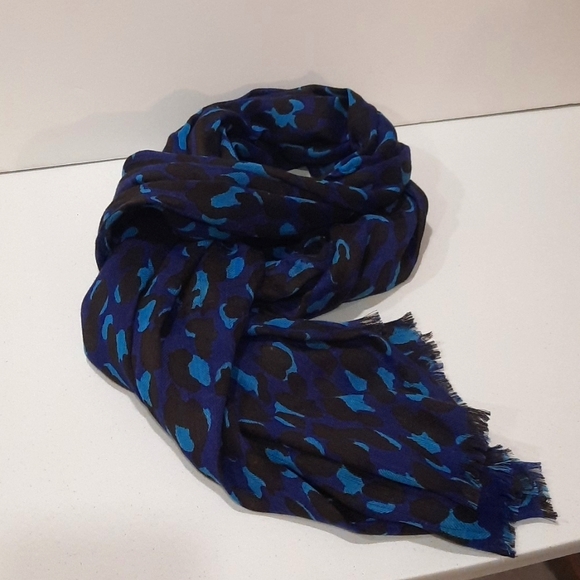Scarf euc - Picture 3 of 4